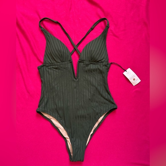 Ribbed Plunge Front V-Wire One Piece Swimsuit | Shade & Shore | Size S - Picture 1 of 5